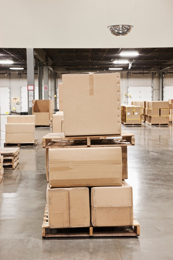 Des solutions pratiques pour sécuriser vos palettes en entrepôt